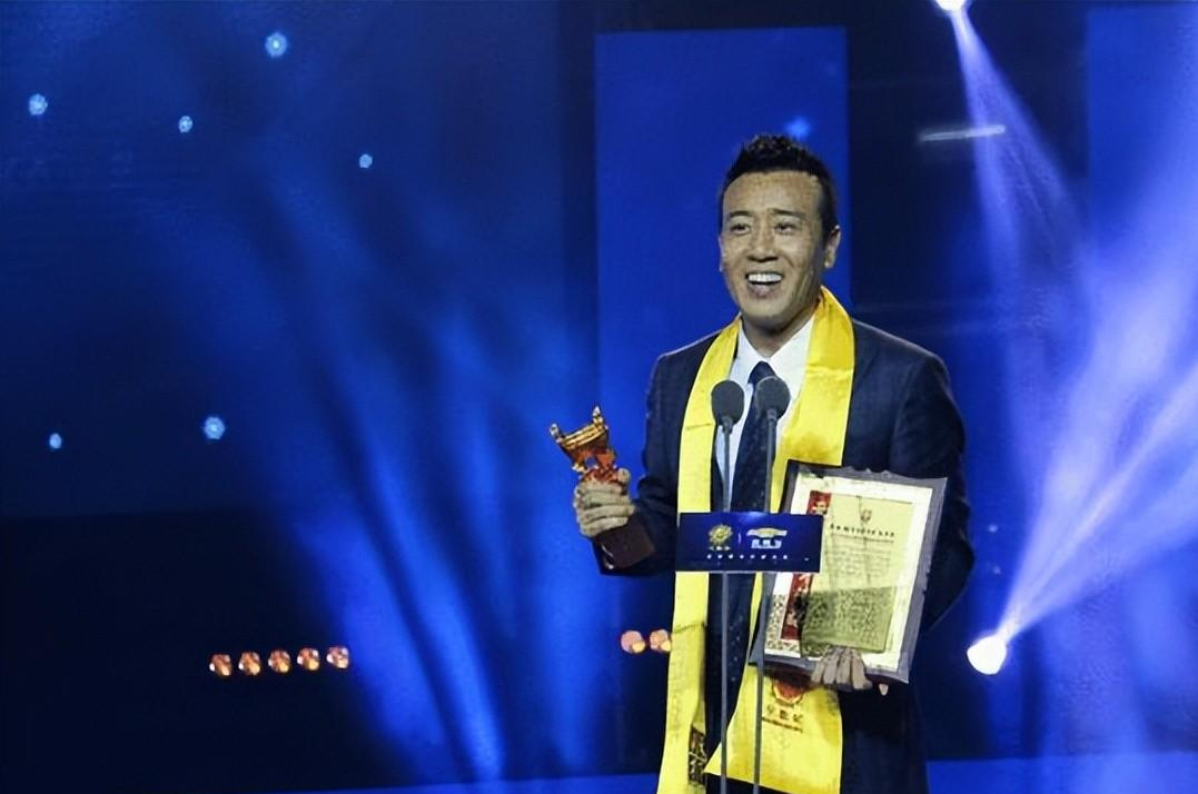 尹净汉|于和伟被传与娱乐圈多名女星有染,实则与妻子恩爱30年