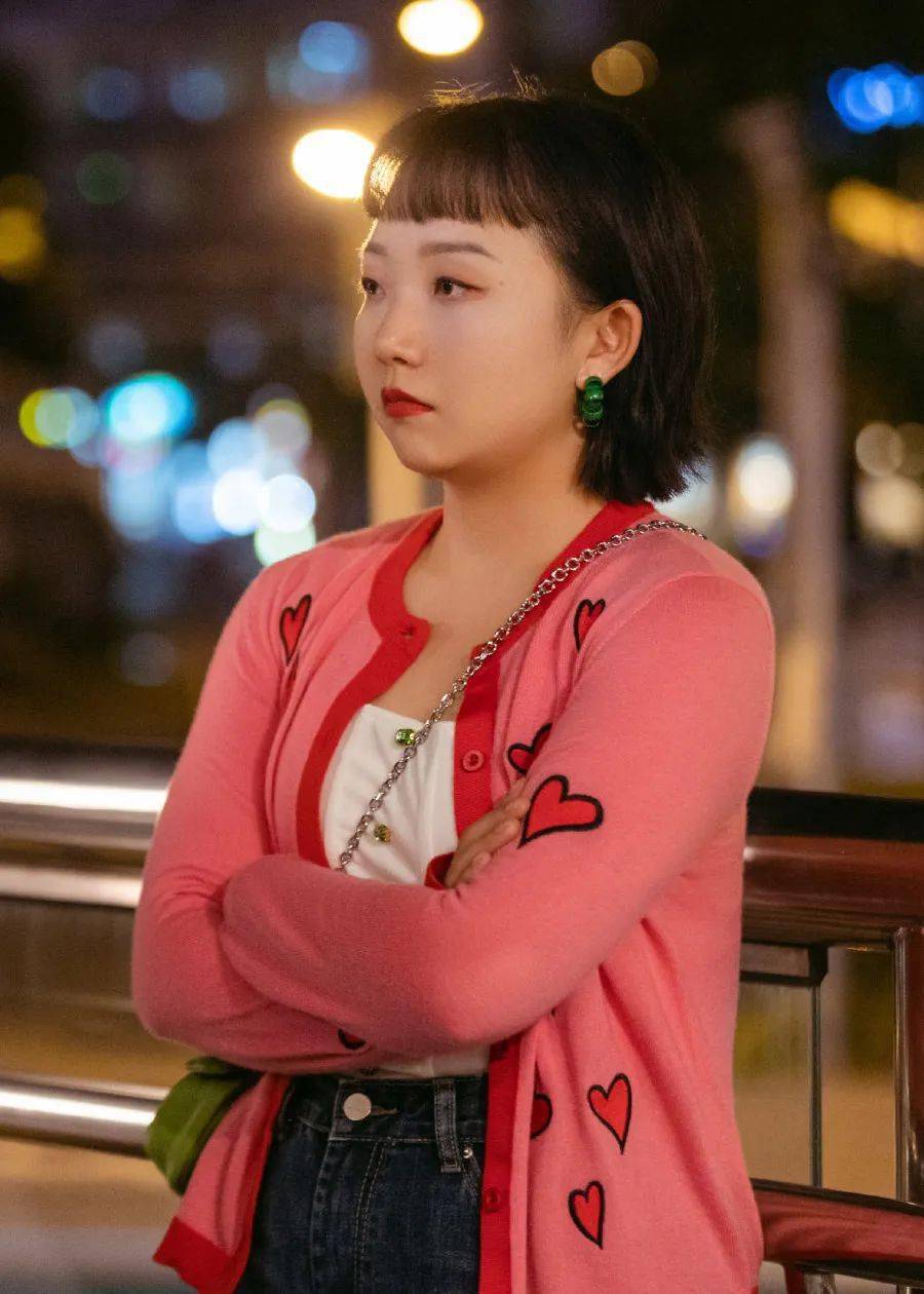 穿衣搭配|微胖女孩学起来！辣目洋子穿搭成典范，出场就惊艳众人