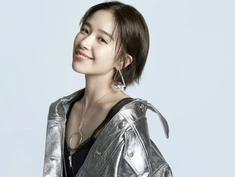 阚清子|时光淬炼的美人阚清子，成功摆脱渣男后，用实力迎来事业第二春