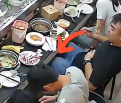 吃饭不积极,思想有问题!民警吃火锅见邻座男子一心刷手机发现在洗钱
