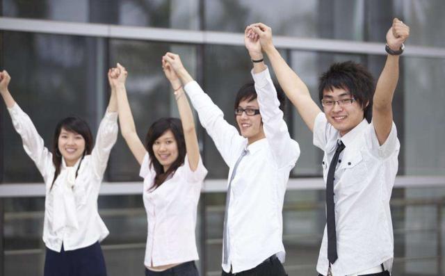 |在工作中，哪些人不会让人产生好感？