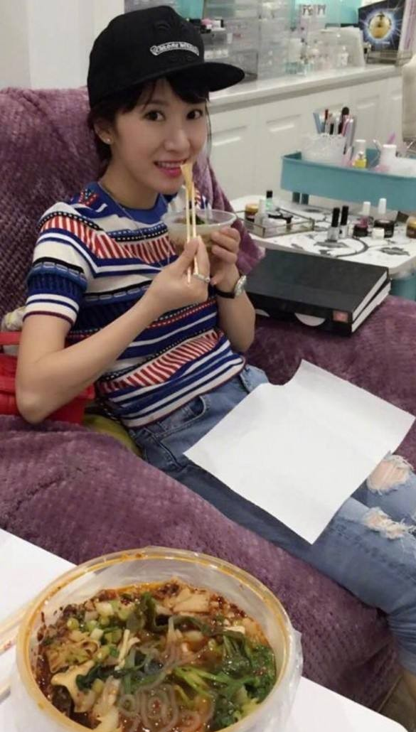 朱亚文|李念近照，气质温婉，她已掌握了爱的秘笈，激荡人生自有远大前程