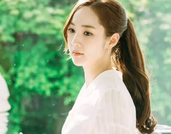 麻花辫 圆脸的美眉们该如何扎头发呢？