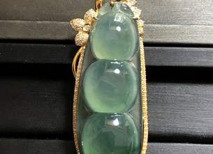 翡翠|欣赏翡翠饰品，对于雕刻也有一定的讲究，好工匠可以变废为宝