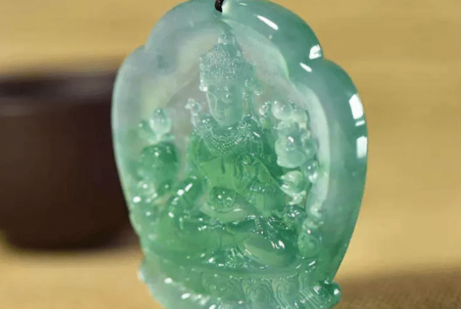 翡翠|品质高的晴水翡翠,观赏的过程中,是可以感受到其生命力的