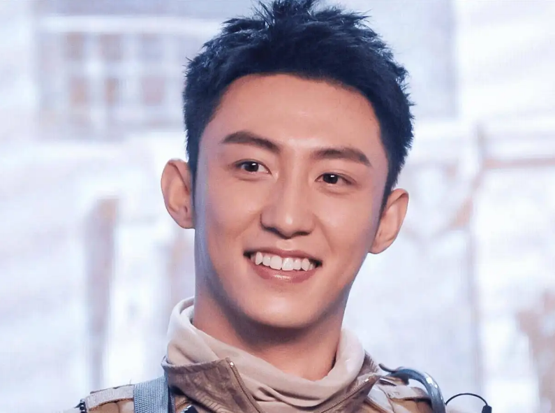 黄景瑜|宝藏大男孩黄景瑜，硬汉的外表下隐藏憨憨本质，让人越了解越痴迷