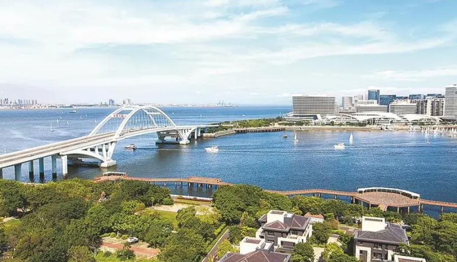 鼓浪屿|鼓浪屿很美丽，沿着海岸走避开中间的商业街，其实还是很安静的