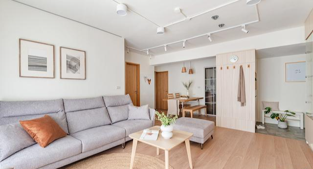 看了无数“过度装修”的家,我发现这套85㎡的“穷装”反而更实用