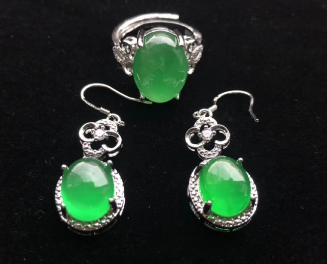 雕刻|原石是翡翠最美的形态,雕刻完体现饰品价值,饰品也具有内涵