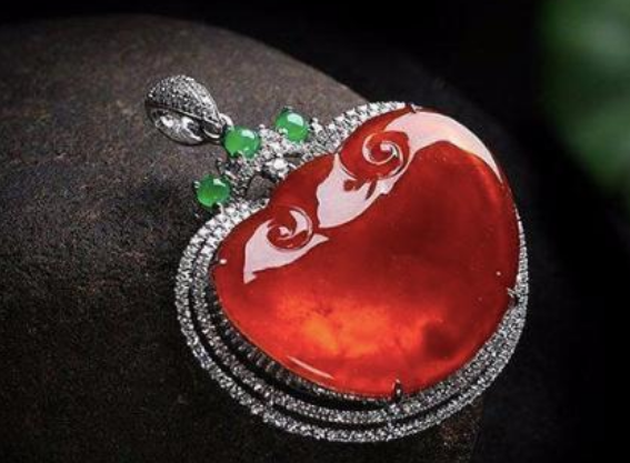 翡翠|哪种翡翠价值更高?颜色千奇百怪,适合自己最重要