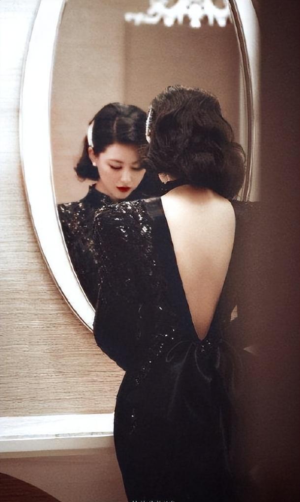 身材火辣、美如少女，这三位生过娃的中年女星妩媚起来太迷人