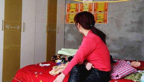 丈夫外出务工,留守妻子和几个村民暧昧,女子:不能再来我家过夜