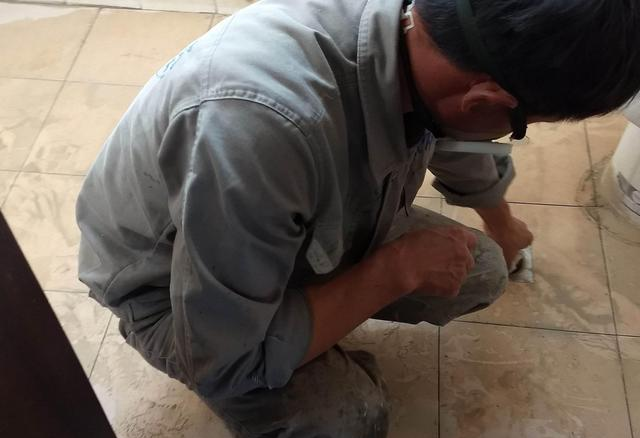 楼上卫生间漏水,楼上不修,怎么办?自己怎么处理?这些要知道