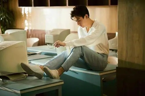 杨超越|成毅又有新剧即将开拍，再次出演天帝，与90后人气小花搭档