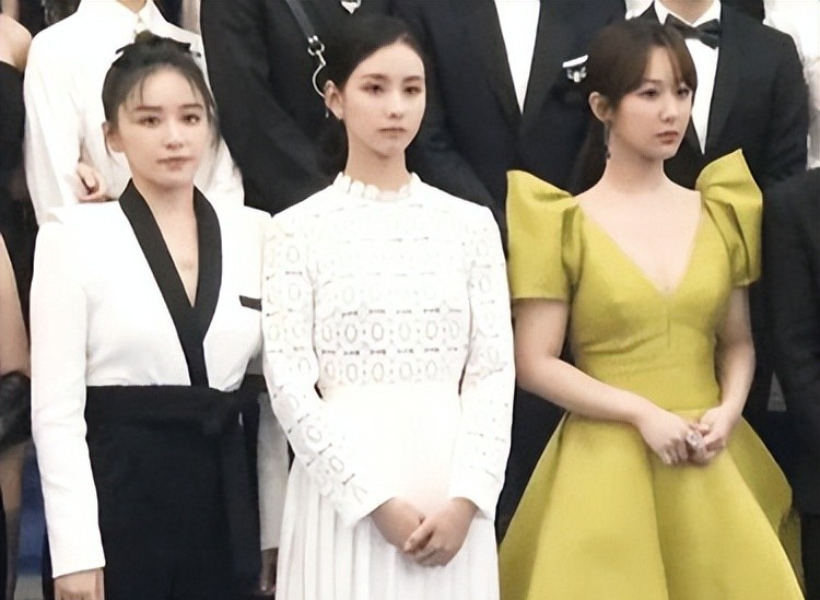 杨紫|大合照才是明星照妖镜！身材、颜值、身高，谁输谁赢一目了然
