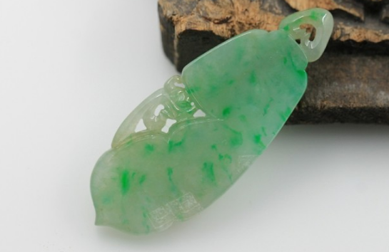 翡翠|高品质的翡翠饰品，价值这么昂贵，为什么没有一个特定的品牌呢？