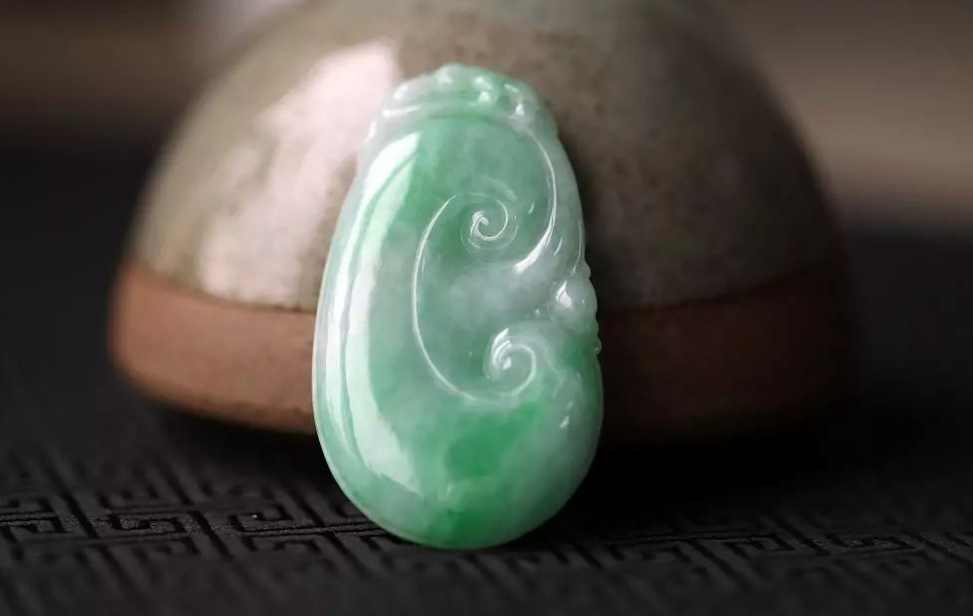 粉彩|挑选翡翠必须要了解的事，翡翠的底是什么？和种又有什么差距？