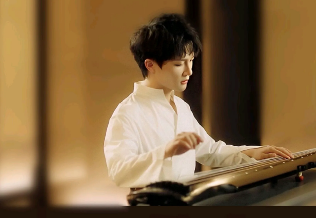 周深|周深的心智足够成熟，即使独处时产生了孤独寂寞感，也会自我排解