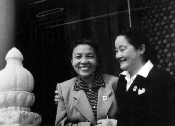 民国女律师,主持首部《婚姻法》,因有个好老公,被宠成了小女孩
