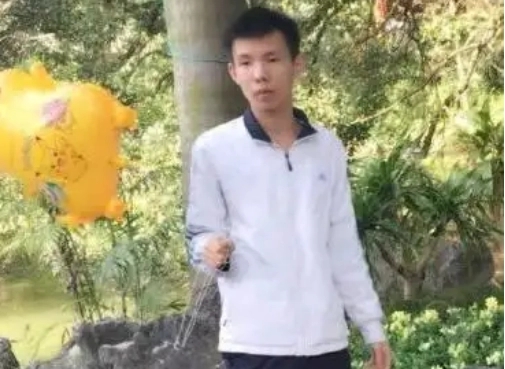 张嘉文开启首届模仿大赛，条件竟如此奇葩，网友：满屏狐臭味