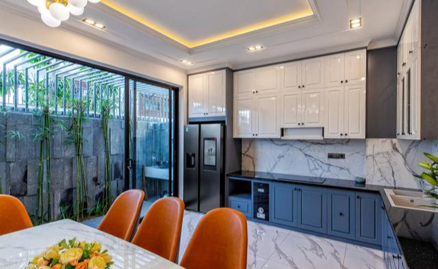 这是自建房的好处，拆老房，盖3层“小别墅”，独门独院生活悠闲