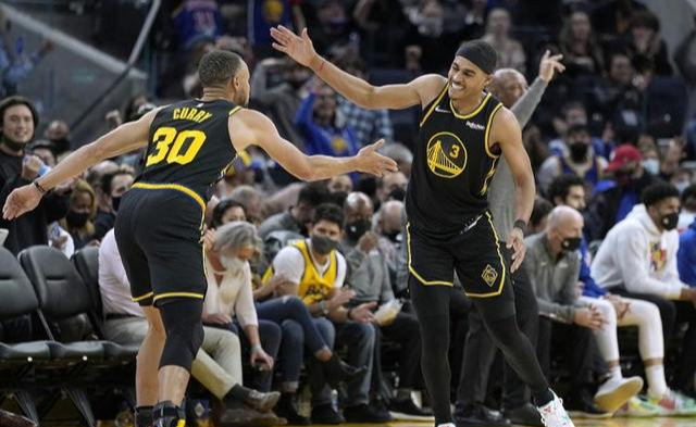 nba季后赛|NBA季后赛明明没有任何工资，为什么球员都要抢着进季后赛呢？