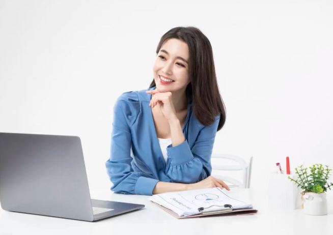 纪检|套装，被许多女性称为“职业女装”，但并非只限于职业女性的着装