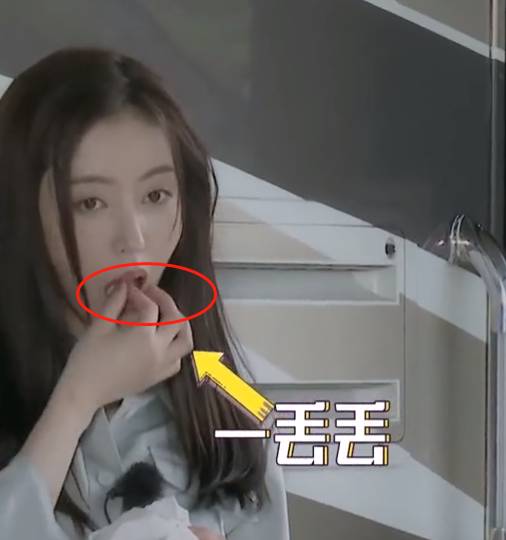 张天爱 张天爱是如何保持身材？不吃油炸不吃零食，连鸡翅都是舔一下