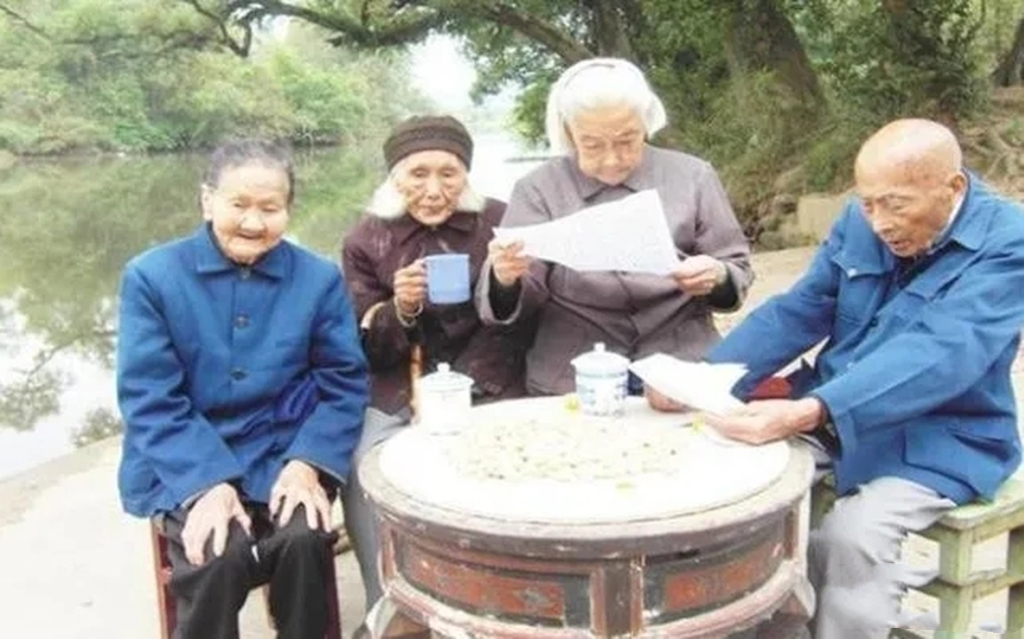 人类的寿命是不是有极限?看看科学家是怎么计算的。
