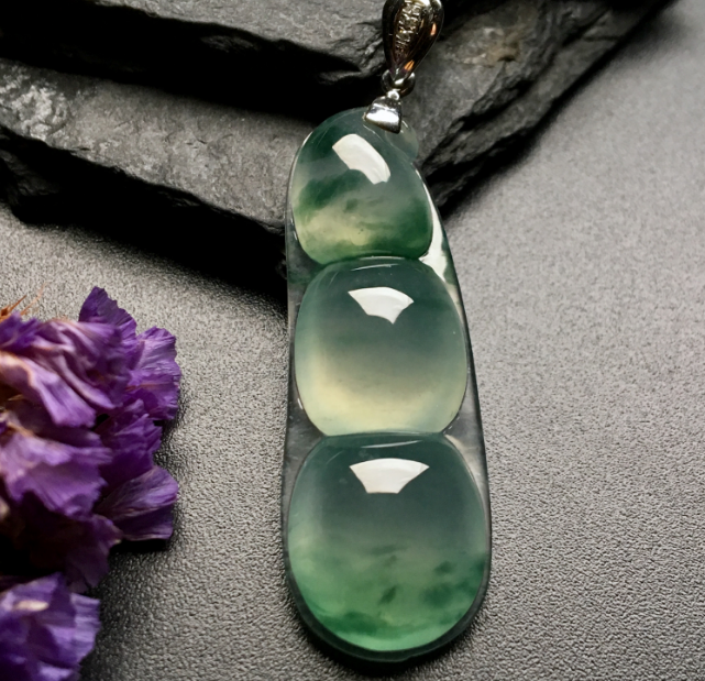 翡翠|不是所有的翡翠都能增值,要选那些档次高的,低档和假货没有价值