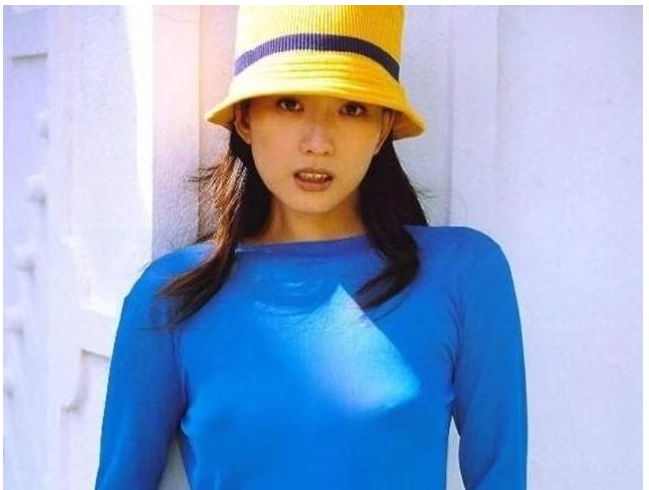 叶全真|叶全真：18岁“靠脱”成名，和大哥传绯闻，被吴孟达视为梦中情人