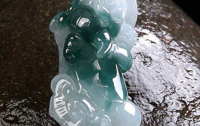 翡翠|有这几样工具，在家就可以轻松鉴别翡翠，不要再花钱请专家鉴赏了