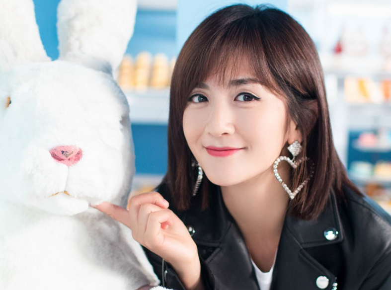 谢娜|谢娜堪称圈内的传奇,好人缘与好业绩,是因能力强还是因高情商