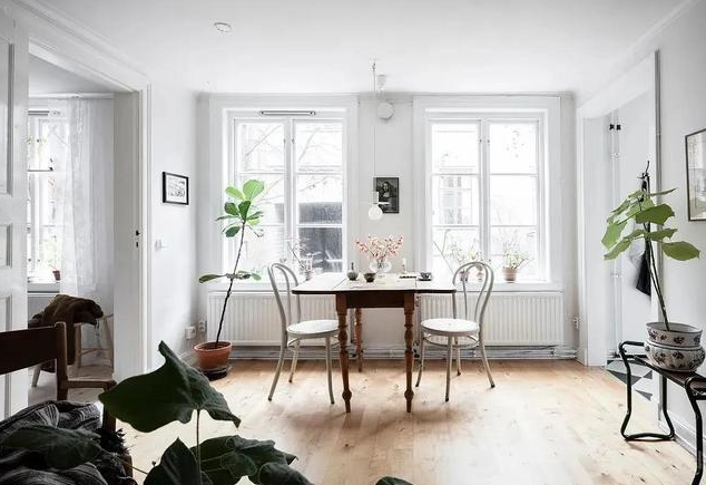 这个50㎡小户真「壕」,衣帽间和独立厨房一样不差,看完很羡慕!