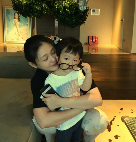 大S|大S“好妈妈”人设全线崩塌！多方证实她只懂享受，鲜少亲自带娃