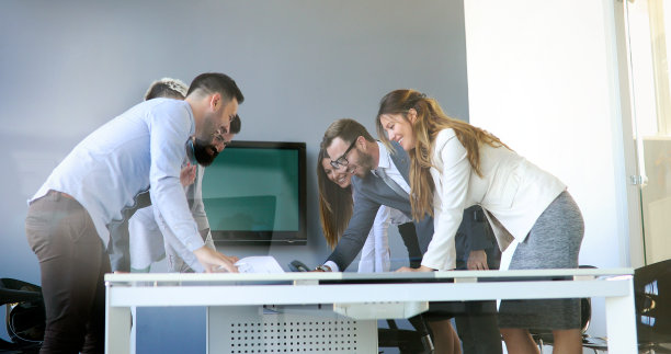 退休|那么当遇到比你赚得更多钱的人的时候,你是否会考虑提高你的工作待遇