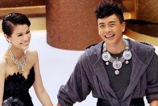 胡杏儿|相恋8年，黄宗泽都不愿结婚，分手后，却偷偷注视人群中的胡杏儿