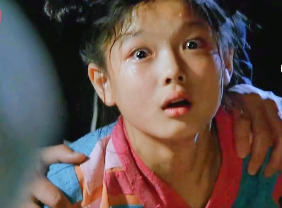 《九尾狐姐姐》:老爷家女儿得了怪病,九尾狐女儿被扔进井里。