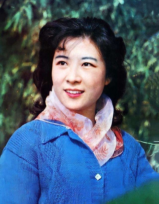 王骁|王馥荔罕见和儿子王骁同框出镜,王骁俊朗帅气,不拼颜值拼演技