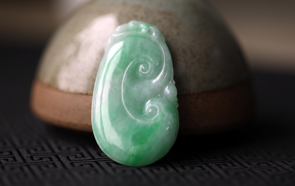 翡翠|翡翠当中的瑕疵,你都了解多少呢?按照严重程度来分辨是否要买