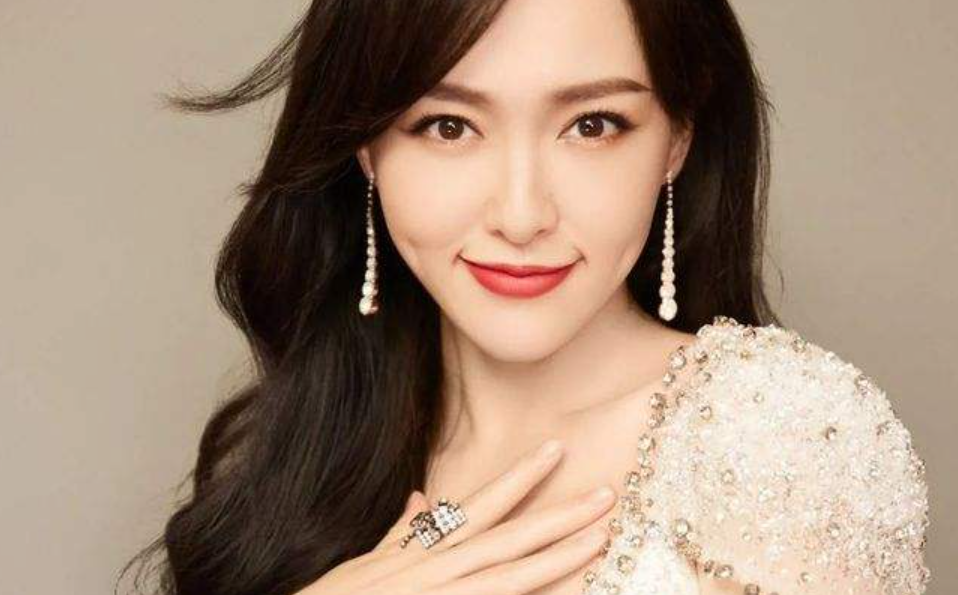 唐嫣|唐嫣接戏太单一，傻白甜人设观众直言看腻，她还有机会二次翻红吗？