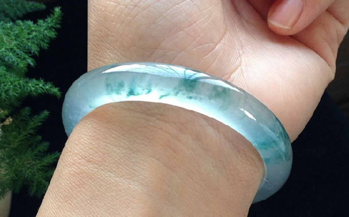 翡翠|“起刚”是翡翠与生俱来的，强求不得，怎样的翡翠具有“刚性”？