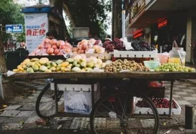 想买一辆小货车出去卖水果，你觉得怎么样？