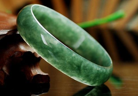 翡翠|对于翡翠手镯的收藏,存在着的问题有很多,这几点不得不说