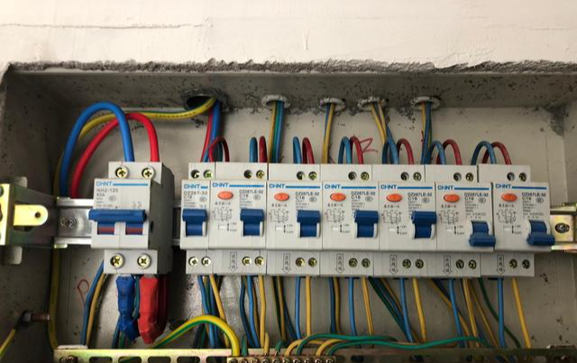 家里装修,380V改220V接线方法是什么?有哪些处理步骤?