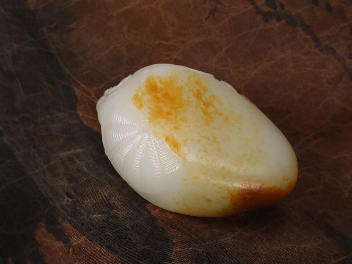 玉雕|佰匞推荐 红皮白肉独籽料 苏派玉雕大师丁醒 鸿运当头 新疆和田玉独籽料 把件