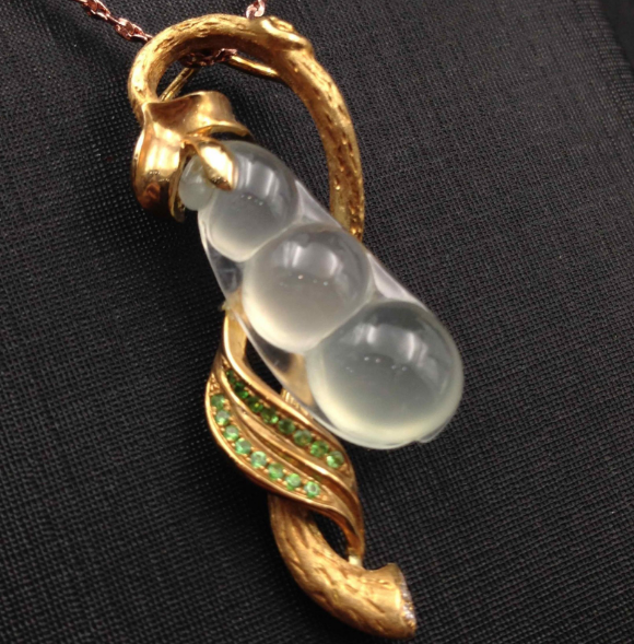 翡翠|翡翠饰品色彩绚烂,可以通过观察色彩,来判定饰品的价值