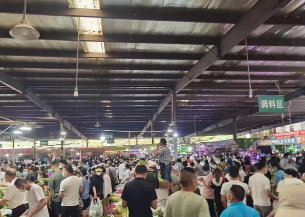 成都小伙晒家中囤货走红,后备箱全装满