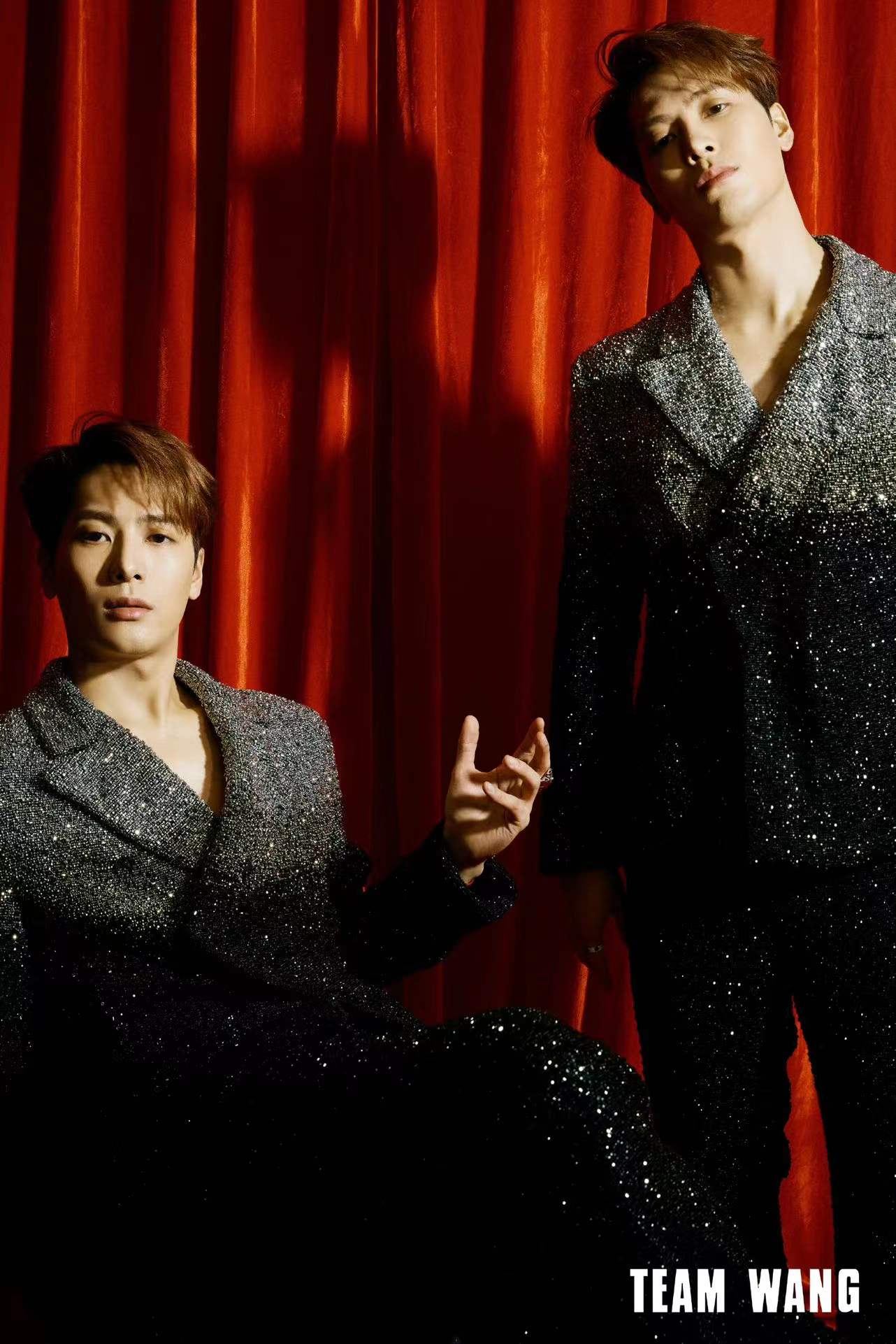 郭富城|王嘉尔40斤重的西装价值不菲，王嘉尔时尚先生之夜穿的的西装有40斤重