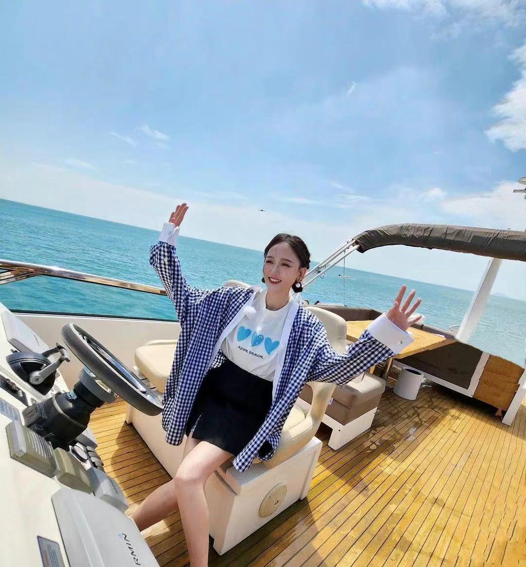 陈乔恩|43岁陈乔恩婚后似少女，粉粉嫩嫩好可爱，真的很显气色